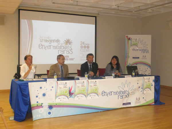 /fotos/De izq. a Dcha. Ana Boullosa del Comité Ejecutivo de Cocemfe Asturias, Julio Bruno , Director General de Salud Pública, Ignacio García Palacios, alcalde de Navia y Amalia Franco, gerente del Área Sanitaria I de Jarrio