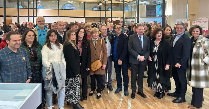 Foto de familia de los asistententes al acto en Transcorrales de Oviedo