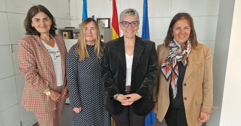 Foto con las personas que asistieron a la reunión